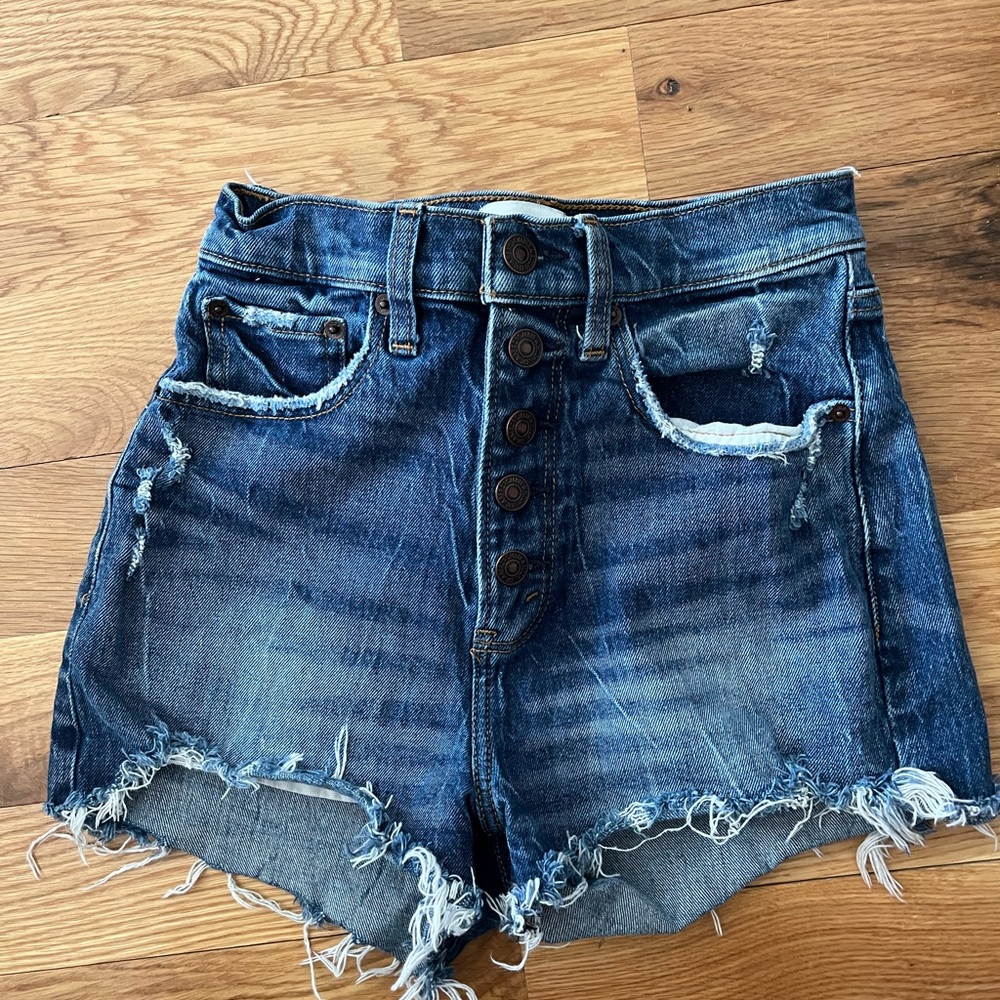 Abercrombie high rise mom short